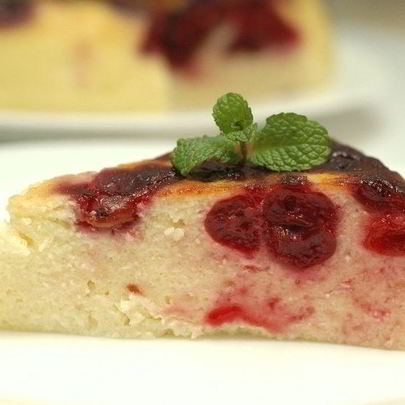 Творожная запеканка с вишней в мультиварке