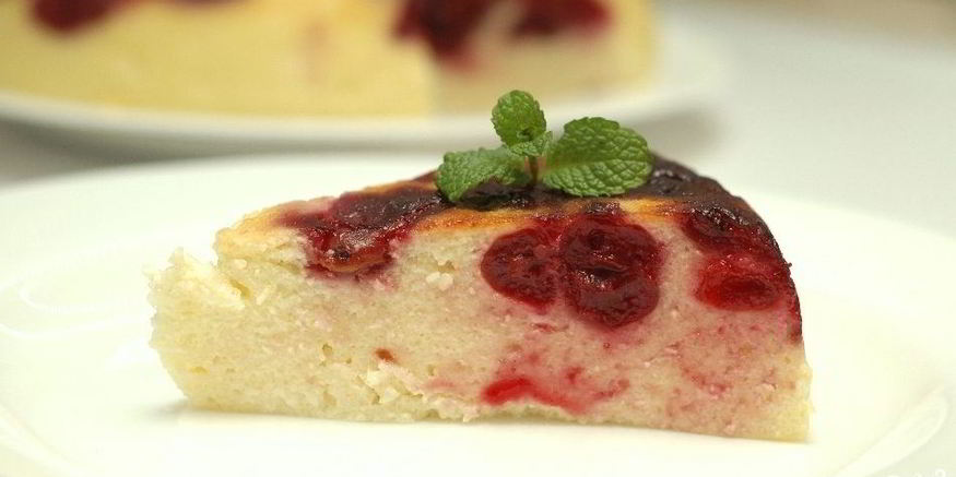 Рецепт творожной запеканки с вишней в мультиварке