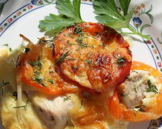 Запеканка из курицы с болгарским перцем и помидорами