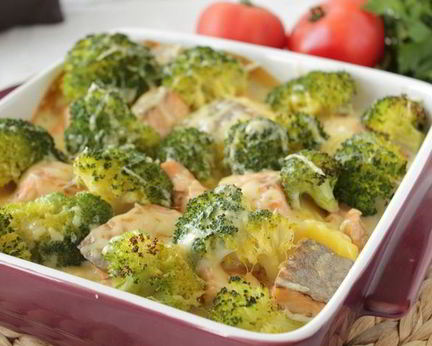 Запеканка с форелью и брокколи