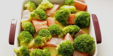 запеканка с форелью и брокколи