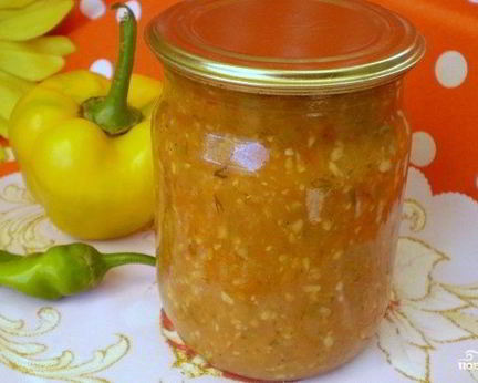 Аджика из помидоров и перца с чесноком