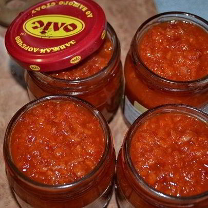 Аджика острая с яблоками