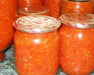 Аджика с яблоками и помидорами