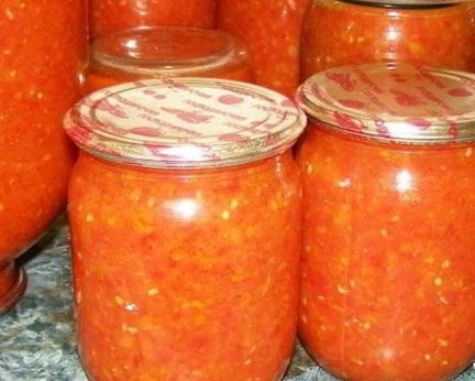 Аджика с яблоками и помидорами