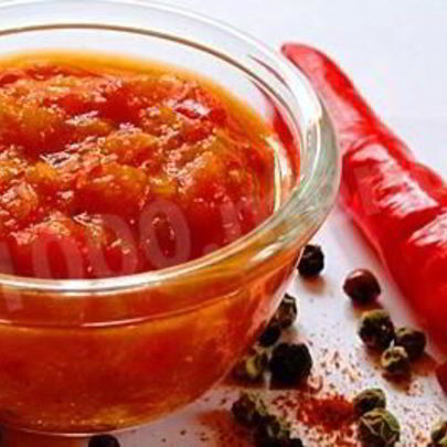Ароматная аджика с яблоками