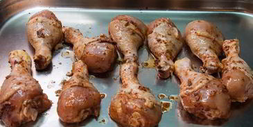 куриные голени с аджикой в слоеном тесте