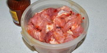 свинина, тушенная с аджикой