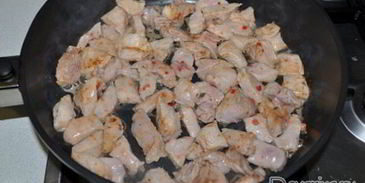 свинина, тушенная с аджикой