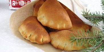 булочки с абрикосовым джемом и миндальными лепестками