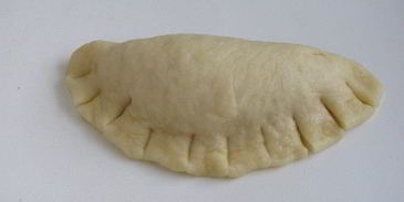 булочки с абрикосовым джемом и миндальными лепестками