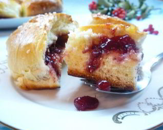 Булочки с брусничным джемом Данубио