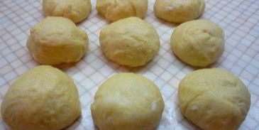 булочки с брусничным джемом данубио