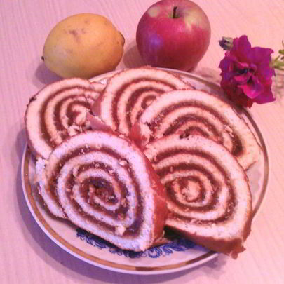 Рулет с яблочным джемом