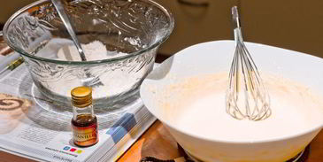 швейцарский рулет с малиновым джемом