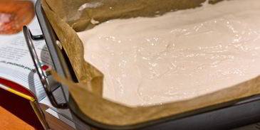 швейцарский рулет с малиновым джемом