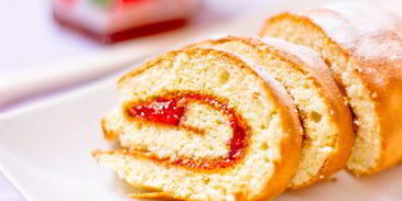 швейцарский рулет с малиновым джемом