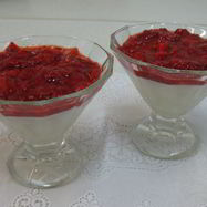 Рецепт Ванильного пудинга с джемом из клубники