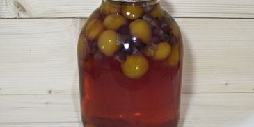 компот из абрикосов и черной смородины на зиму