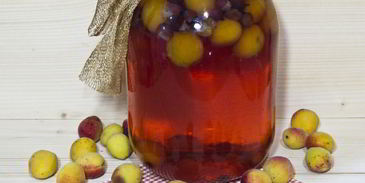 компот из абрикосов и черной смородины на зиму