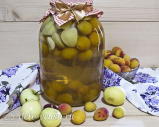 Компот из абрикосов и яблок на зиму