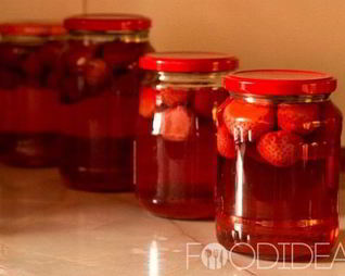 Компот из клубники и черешни