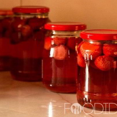 Компот из клубники и черешни