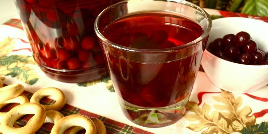 Рецепт компота из вишни с косточками вишневый на зиму