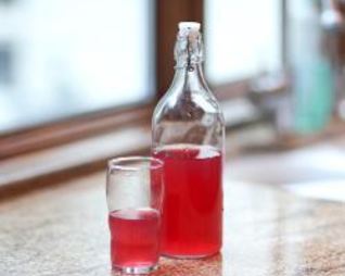 Компот из яблок и замороженных ягод