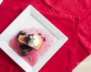 Ванильный торт с ягодным компоте