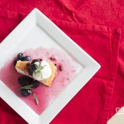 Ванильный торт с ягодным компоте