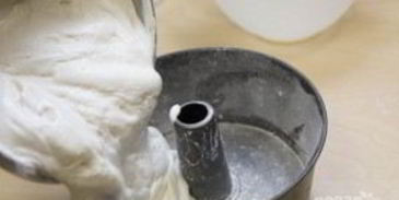 ванильный торт с ягодным компоте