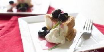 ванильный торт с ягодным компоте