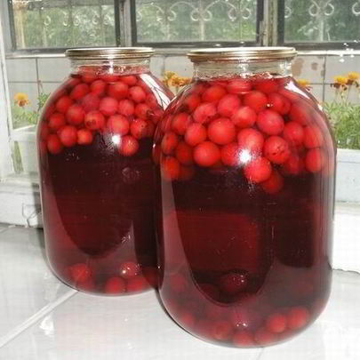 Вишневый компот в банке