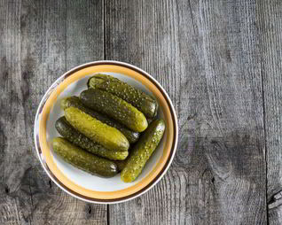 Квашеные огурцы в банках