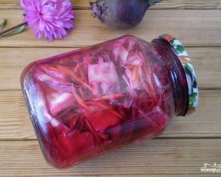 Быстрая маринованная капуста со свеклой