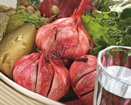 Чеснок маринованный со свеклой