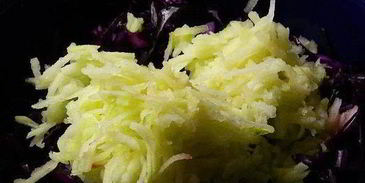 маринованная капуста с яблоками и кедровыми орехами