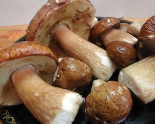 Маринованные белые грибы с чесноком