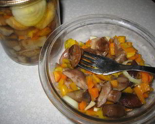 Маринованные грибы с овощами