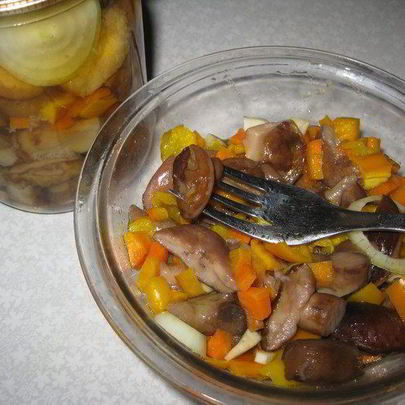 Маринованные грибы с овощами