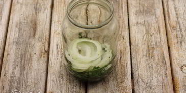 маринованные огурцы с луком