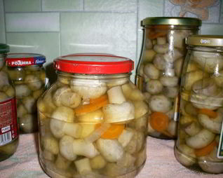 Маринованные шампиньоны Новогодние