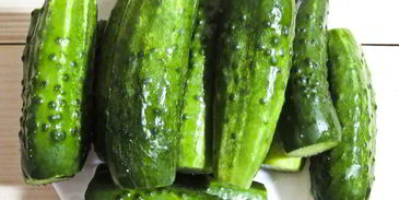 огурцы маринованные с красной смородиной