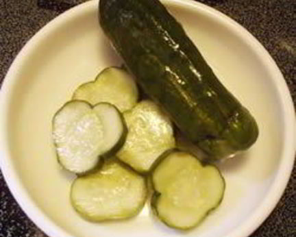 Остренькие маринованные огурчики с укропом