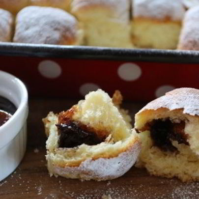 Булочка с повидлом