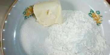 булочки с повидлом и штрейзелем