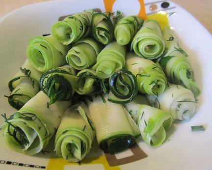 Быстрые малосольные кабачки