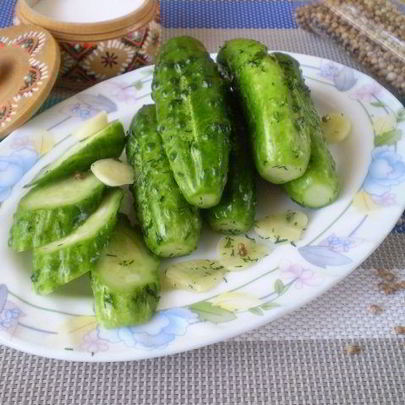 Быстрые малосольные огурцы в пакете