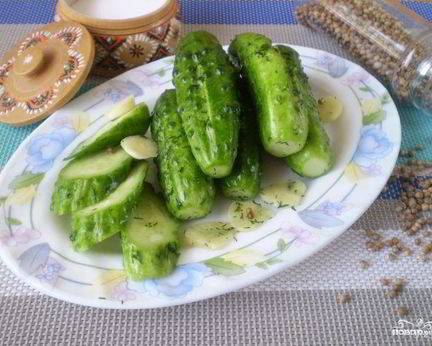 Быстрые малосольные огурцы в пакете